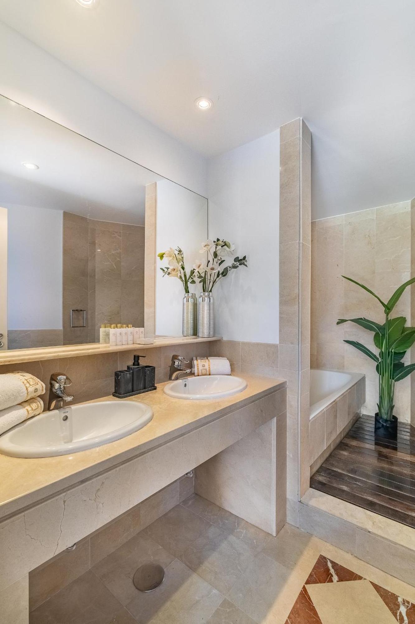 Waterside Apartment In Sotogrande Marina With Private Pool San Roque  Exterior photo